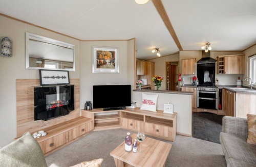 Nairn House | Stunning private villa for 4 people with WIFI, pool, TV, terrace, pets allowed and parking