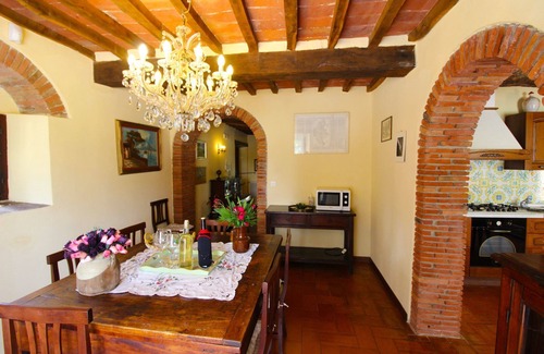Le Piazze Villa | Stunning private villa for 6 guests with private pool, TV and pets allowed