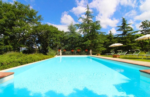 Le Piazze Villa | Stunning private villa for 6 guests with private pool, TV and pets allowed