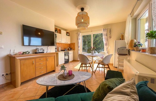 Goldlauter House | Stunning private villa for 4 guests with WIFI, TV, terrace, pets allowed and parking