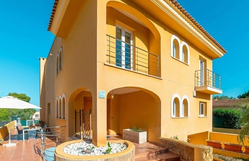 Urbanizacion Mont Ferrutx Villa | Stunning private villa for 8 people with WIFI, A/C, hot tub, private pool, TV, patio and parking