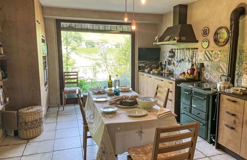 Asti House | Stunning private villa for 6 guests with A/C, WIFI, TV and terrace