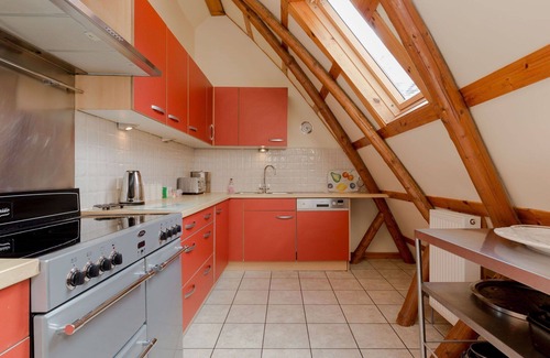 Maybole Villa | Stunning private villa for 16 people with WIFI, TV, patio, pets allowed, panoramic view and park.
