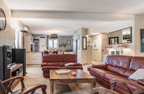 Carces House | Stunning private villa for 8 guests with A/C, WIFI, private pool, TV and terrace