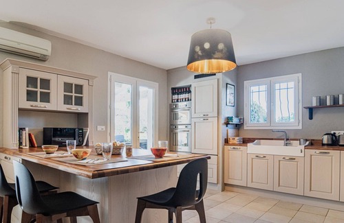 Carces House | Stunning private villa for 8 guests with A/C, WIFI, private pool, TV and terrace