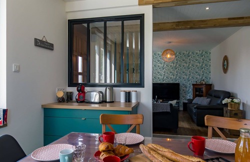 Plougasnou House | Stunning private villa for 6 guests with WIFI, TV, pets allowed and parking