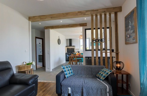 Plougasnou House | Stunning private villa for 6 guests with WIFI, TV, pets allowed and parking