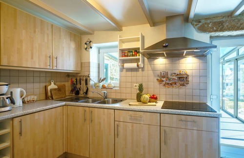 Plogoff House | Stunning private villa for 6 guests with TV, terrace and pets allowed