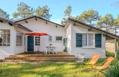 Mimizan House | Stunning private villa for 6 guests with WIFI, TV, terrace and pets allowed