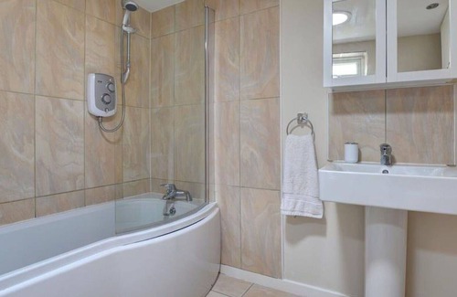 Treator Villa | Stunning private villa for 4 guests with WIFI, TV, patio and pets allowed