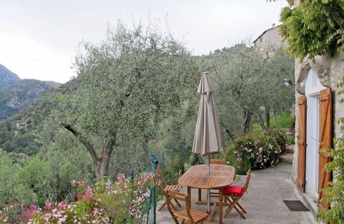 Airole Villa | Stunning private villa for 2 guests with WIFI, patio, pets allowed and parking