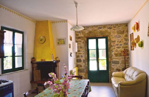 Cortona Villa | Stunning private villa with private pool, WIFI, A/C, TV, terrace, pets allowed and parking