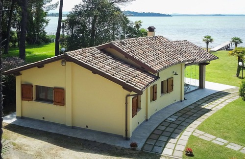 San Feliciano House | Stunning private villa for 5 people with WIFI, A/C, TV, terrace, pets allowed and parking