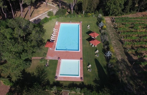 Palaia Villa | Stunning private villa for 22 people with private pool, WIFI, A/C, terrace and parking