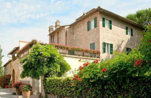 Palaia Villa | Stunning private villa for 22 people with private pool, WIFI, A/C, terrace and parking