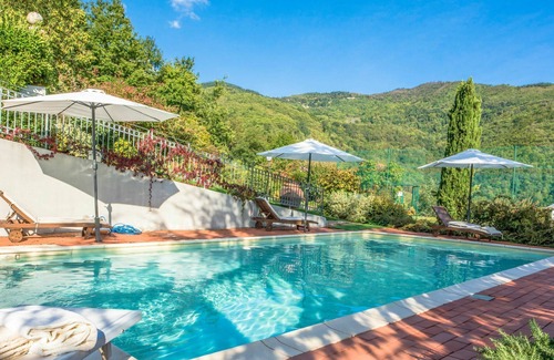 San Momme Villa | Stunning private villa for 10 guests with WIFI, private pool, TV and parking