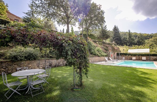Pieve di Chio Villa | Stunning private villa with A/C, private pool, WIFI, TV, patio and panoramic view, close to Cort.