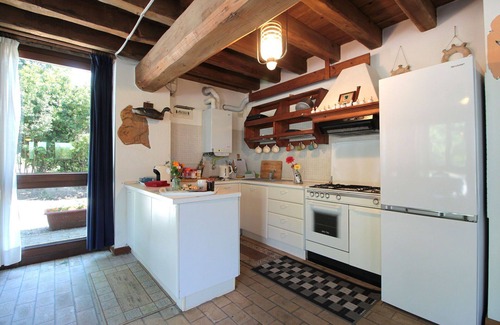 Ca'Noghera House | Stunning private villa for 6 people with WIFI, TV, patio, pets allowed and parking