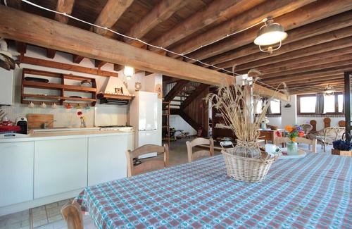 Ca'Noghera House | Stunning private villa for 6 people with WIFI, TV, patio, pets allowed and parking
