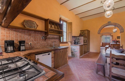Bucine Villa | Stunning private villa with private pool, A/C, WIFI, patio, pets allowed, panoramic view and par.