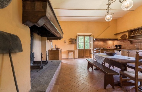 Bucine Villa | Stunning private villa with private pool, A/C, WIFI, patio, pets allowed, panoramic view and par.
