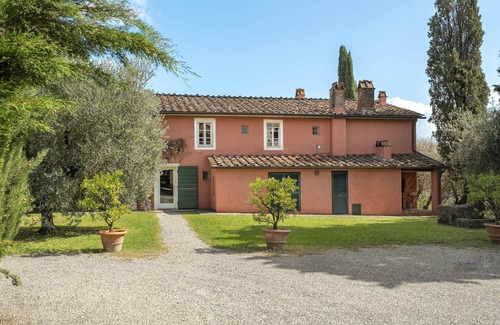 Lucca Villa | Stunning private villa with private pool, WIFI, A/C, TV, veranda and panoramic view, close to Lu.