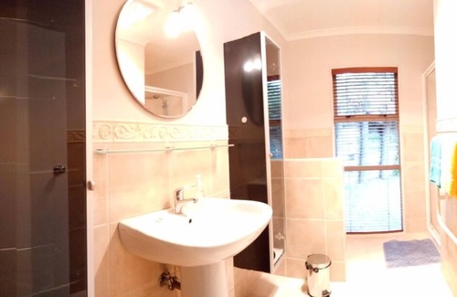 East Tamaki Heights House | Stunning Relax Quiet Holiday Home
