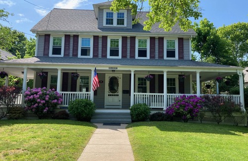 Narragansett Pier House | Stunning Remodel 6 Bedroom Home in Narragansett Pier