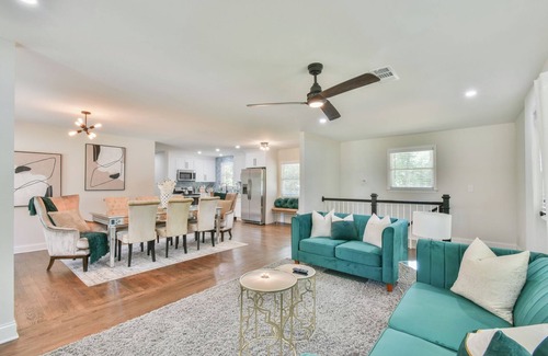 Addison Heights House | Stunning Renovated Home Near Battery Park and City