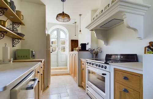 Mouries House | Stunning Renovated Mas with Pool in Peaceful Mouriès Countryside