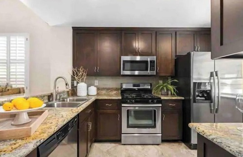 Santa Ana Heights Condo | Stunning Retreat @ South Coast Plaza and Airport