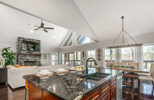 Sevierville House | STUNNING RIVER VIEWS + GAME ROOM + THEATER ROOM + FIRE PIT + HOT TUB