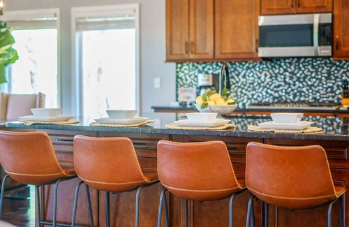 Sevierville House | STUNNING RIVER VIEWS + GAME ROOM + THEATER ROOM + FIRE PIT + HOT TUB