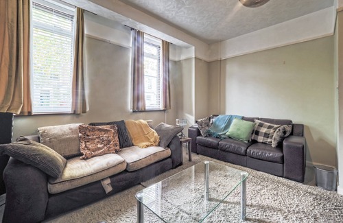 Bowes Apartment | Stunning Riverside 1-bed Apartment in North London
