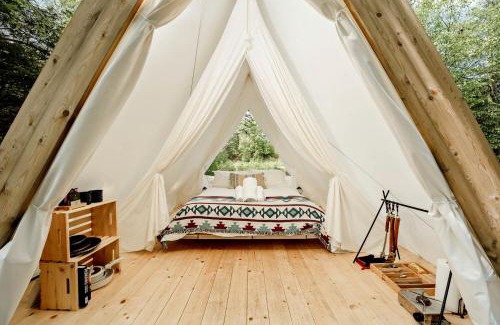 North Woodstock Other | Stunning Safari Tent with Great Views in North Woodstock, New Hampshire