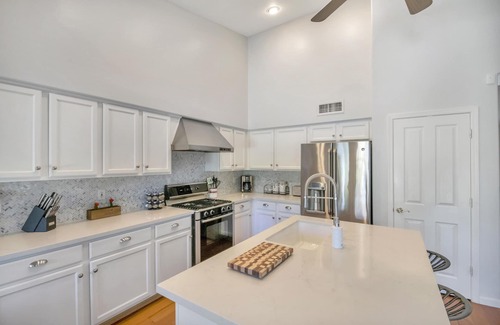 Paradise Valley Village House | ☼ Stunning Scottsdale Retreat with Backyard Putting Green for Golf Enthusiast!