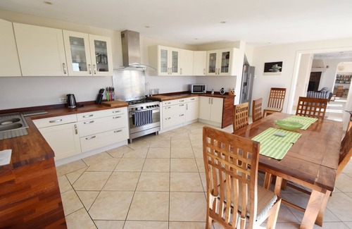 Tourrettes-sur-Loup Villa | Stunning sea views within walking distance of the village