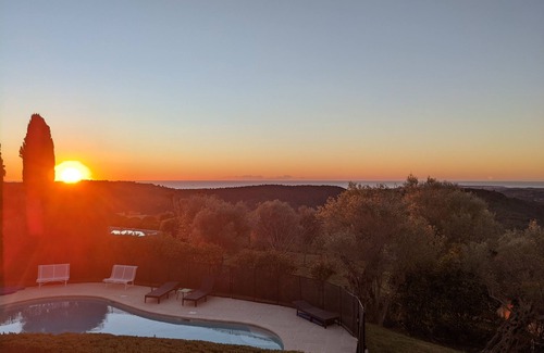 Tourrettes-sur-Loup Villa | Stunning sea views within walking distance of the village