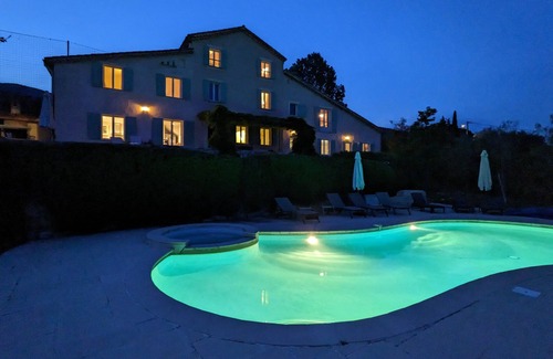 Tourrettes-sur-Loup Villa | Stunning sea views within walking distance of the village