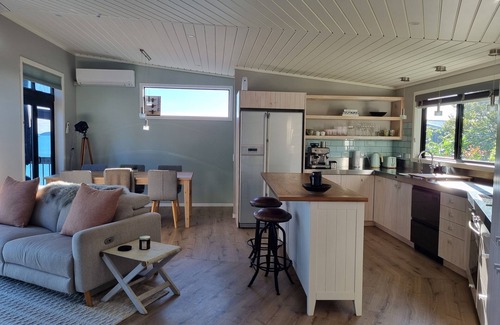 Coromandel House | Stunning Sea/Island Views - Wi-Fi, 86" Smart TV/Netflix/Apps. Weber BBQ E-Bikes