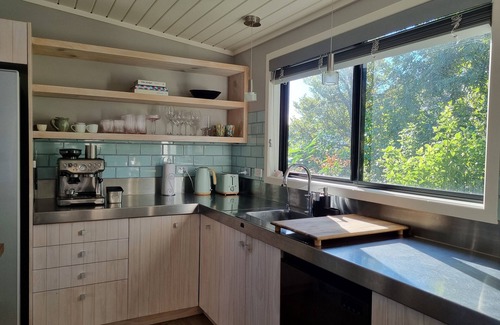 Coromandel House | Stunning Sea/Island Views - Wi-Fi, 86" Smart TV/Netflix/Apps. Weber BBQ E-Bikes