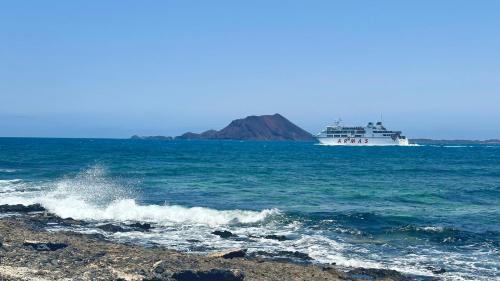 Corralejo Apartment | Stunning sea view apartment with big balcony in the center