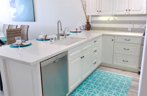 Townsite House | Stunning Seahorse Beach Villa🐬Beachfront Modern Luxury🌊AC☀️gourmet kitchen🙌🏻5 beds
