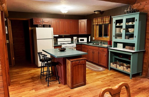 Cornell Cabin | Stunning, secluded lodge nestled in the woods- minutes from town.