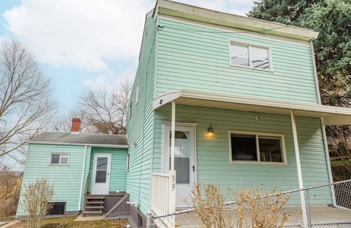 South Side Slopes House | Stunning Side of the Hill View of Pittsburgh | Fully Renovated Entire House