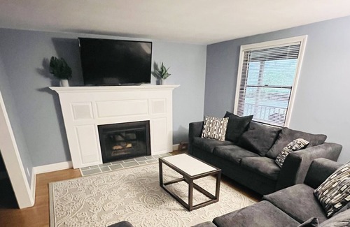 West Hartford House | Stunning Single-Family Home Near Blue Back Square