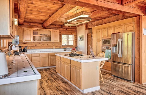 Phoenix Lake-Cedar Ridge Cabin | Stunning Sonora Cabin w/Fire Pit + Valley Views!