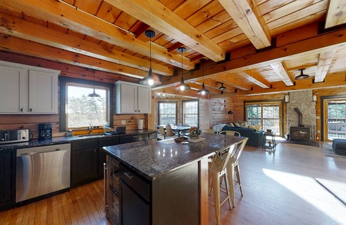 Boothbay Harbor Cabin | Stunning & Spacious Log Cabin in the Woods