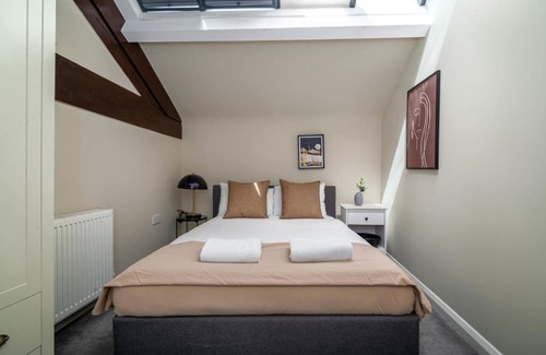 South Hampstead Apartment | Stunning & Spacious 2BR Hampstead Duplex