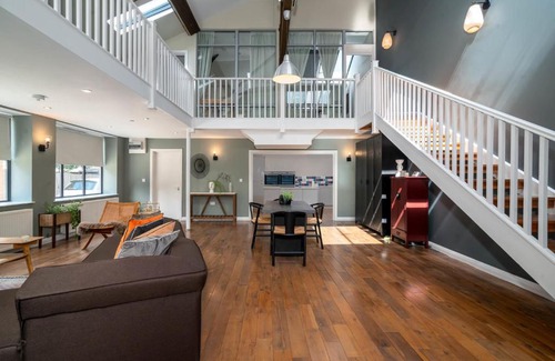 South Hampstead Apartment | Stunning & Spacious 2BR Hampstead Duplex